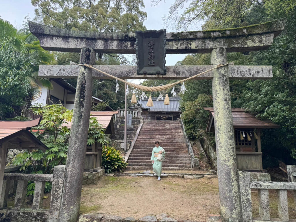 学校そばの鎮守様